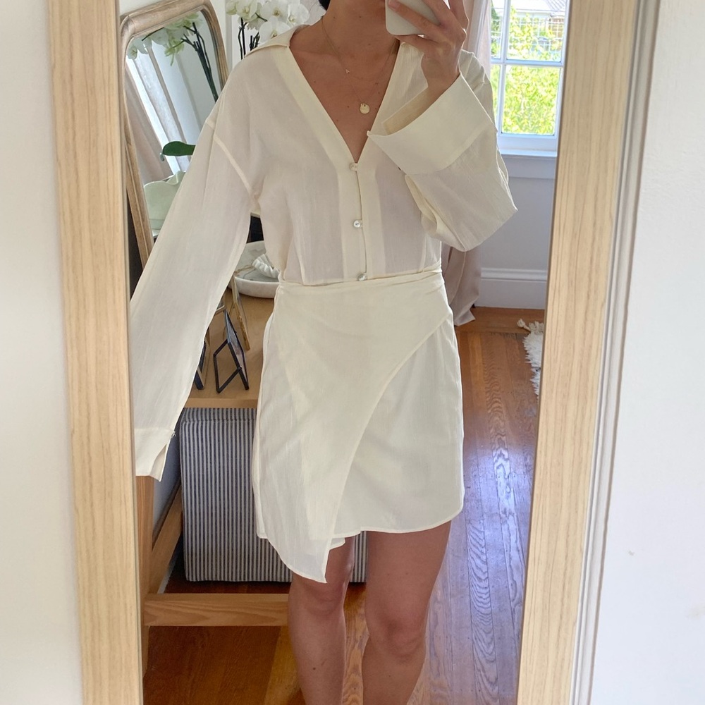 Short shirt dress with pearlescent button detail